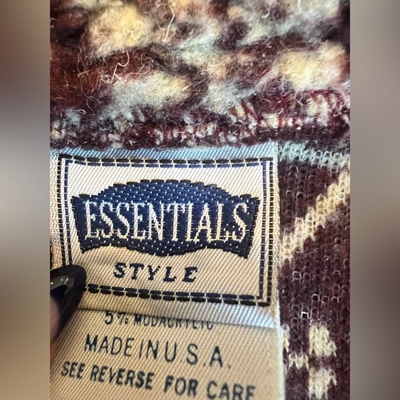 Vintage Fair Isle Shacket Size Medium Unisex Jacket Essentials Style Red EUC USA - Picture 4 of 4